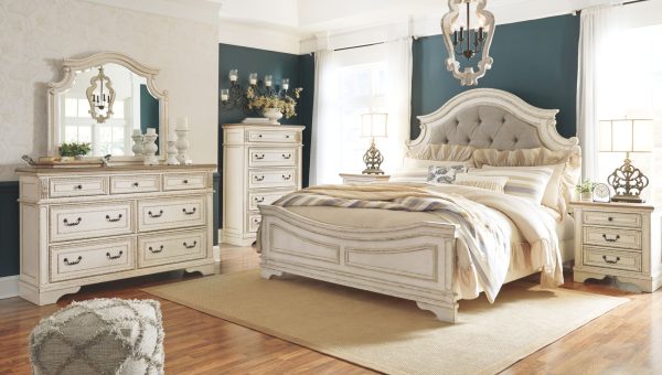 NC Realyn - Chipped White - Queen UPH Panel Bed 1